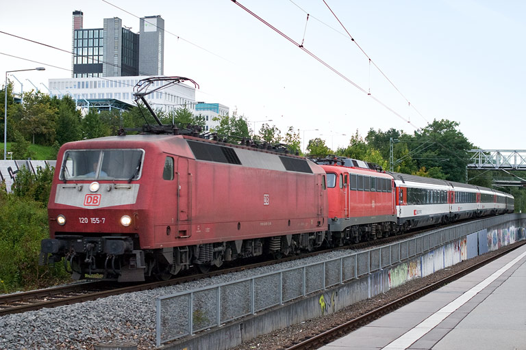 120 155 und 110 352 mit IC 283 bei km 14,2 (August 2010)