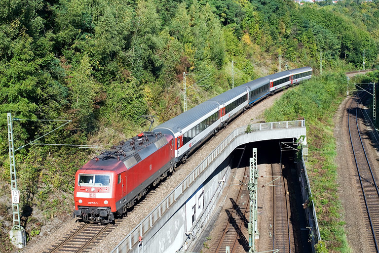 120 157 mit IC 183 bei km 13,8 (September 2010)