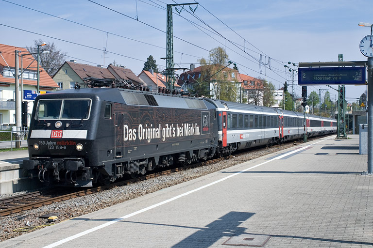 120 159 mit IC 185 bei km 15,6 (April 2010)