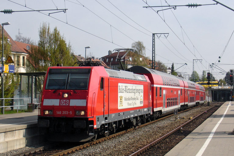 146 203 mit RE 19607 bei km 15,6 (April 2010)