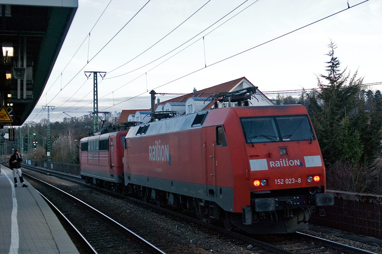 151 138 und 152 023 bei km 16,8 (M&auml;rz 2010)