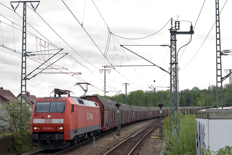 152 001 mit CSQ 60080 bei km 16,8 (April 2010)