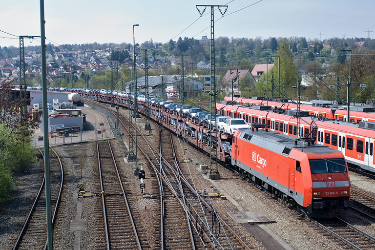 152 008 mit CSQ 60080 bei km 16,0 (April 2010)
