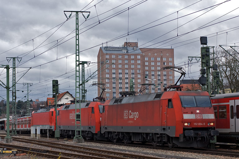 152 034, 152 025 und 189 020 bei km 15,6 (November 2010)