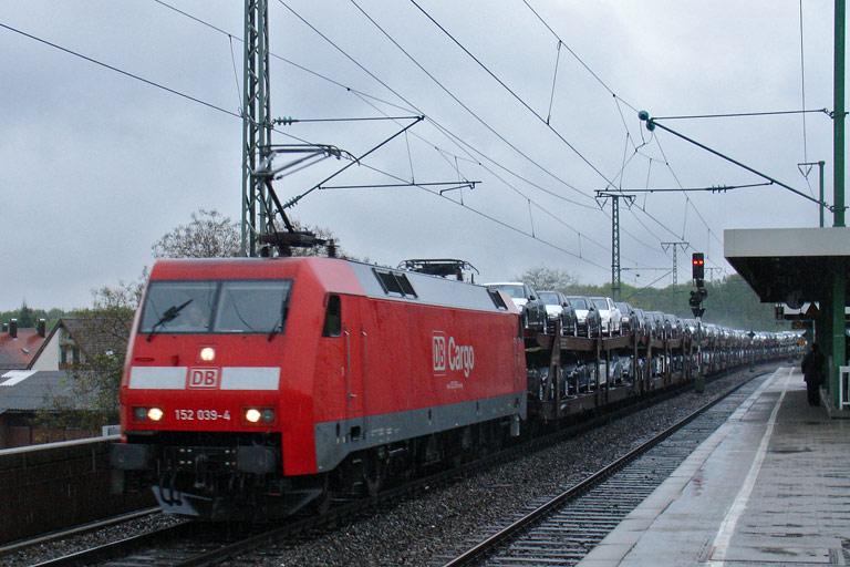 152 039 mit CSQ 60080 bei km 16,8 (Mai 2010)