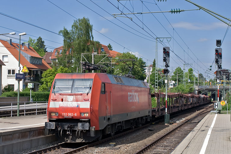 152 062 mit FZ 56167 bei km 15,6 (Mai 2010)