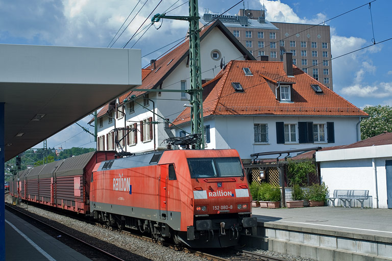 152 080 mit FZ 56165 bei km 15,6 (Mai 2010)
