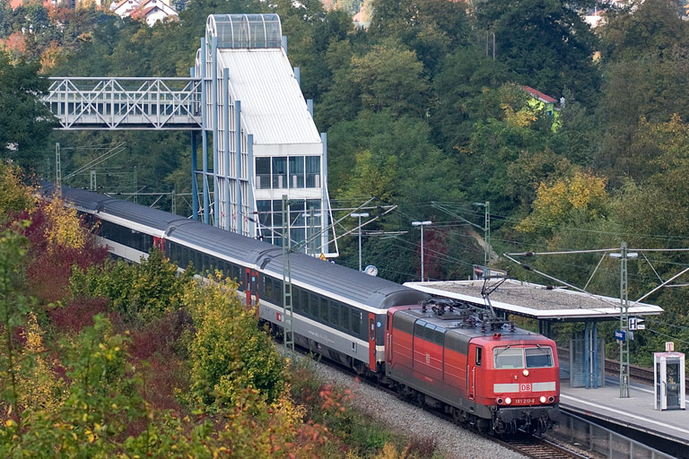 181 210 mit IC 187 bei km 14,2 (Oktober 2010)