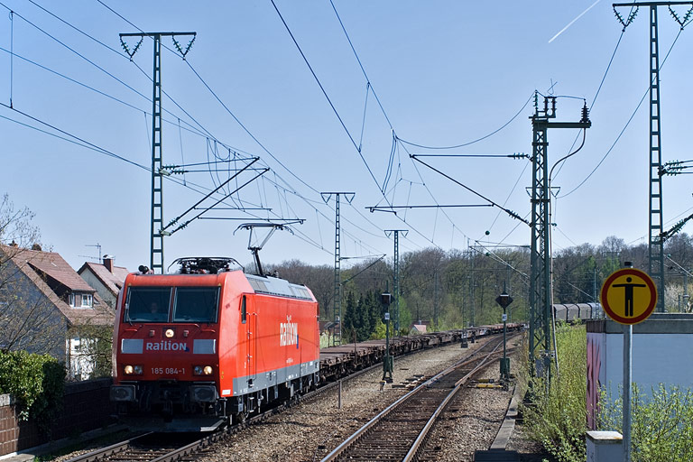 185 084 mit IKS 63026 bei km 16,8 (April 2010)