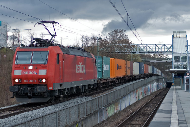 185 085 mit CFN 40985 bei km 14,2 (M&auml;rz 2010)
