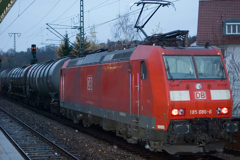 185 086 bei km 16,8 (November 2010)