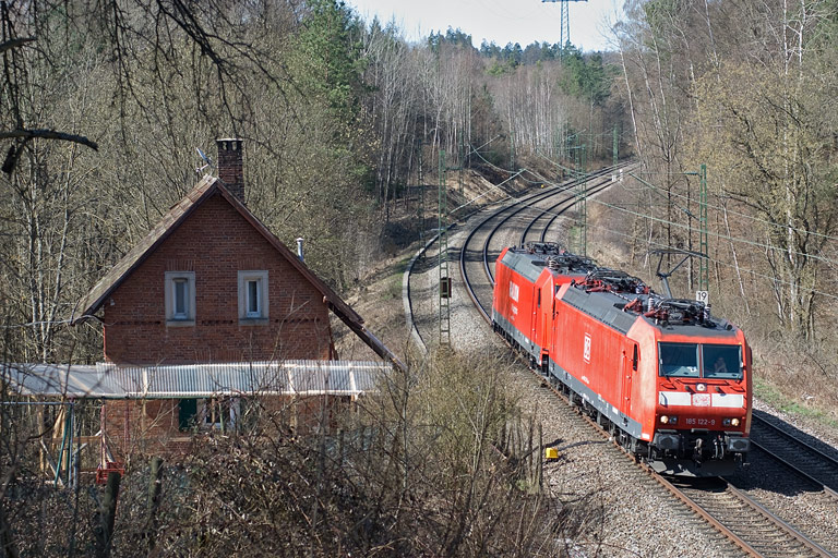 185 122 und 185 307 bei km 19,2 (April 2010)
