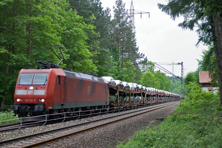 185 132 mit CSQ 60084 bei km 18,4 (Mai 2010)