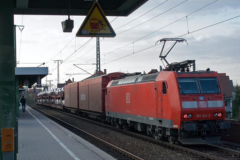185 143 mit CSQ 60084 bei km 16,8 (April 2010)