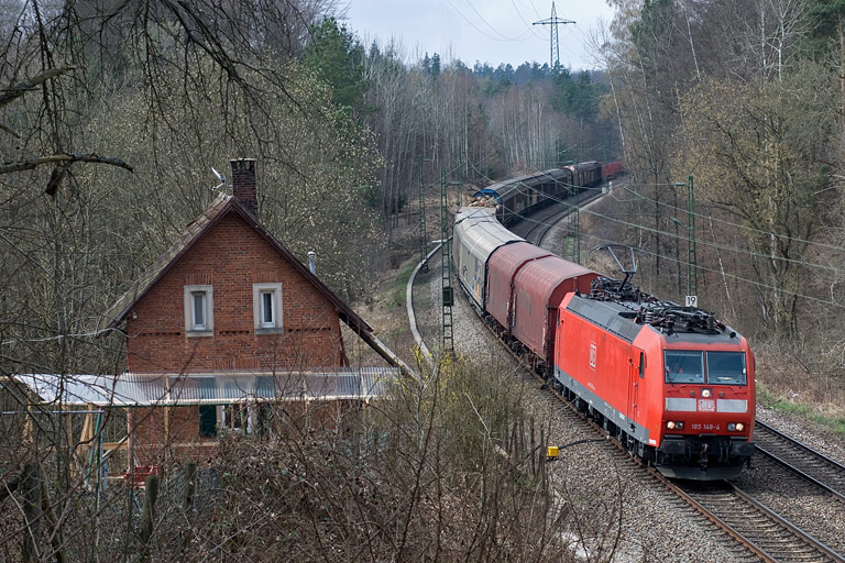 185 148 mit FE 44696 bei km 19,2 (April 2010)