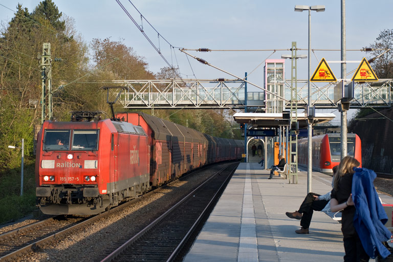 185 157 mit CSQ 60084 bei km 14,2 (April 2010)
