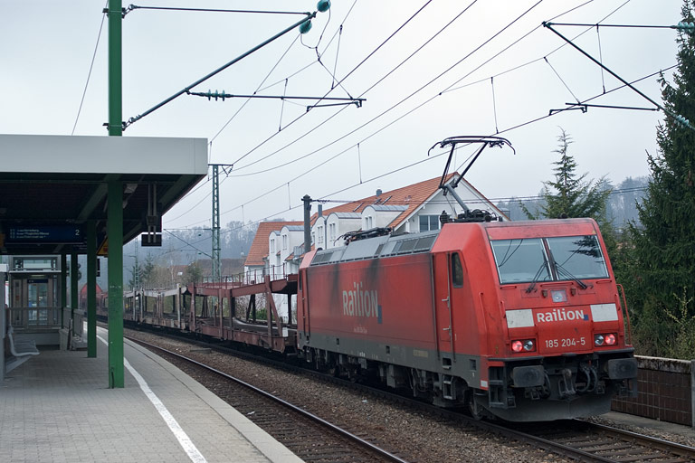 185 204 mit CSQ 60077 bei km 16,6 (April 2010)