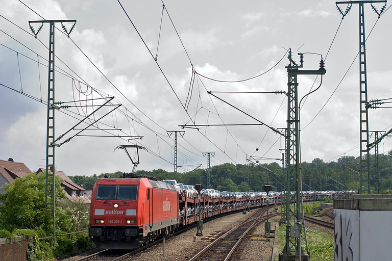 185 215 mit CFN 63326 bei km 16,8 (Juli 2010)