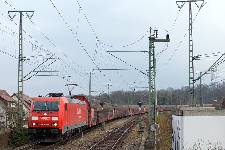 185 246 mit CSQ 60084 bei km 16,8 (April 2010)