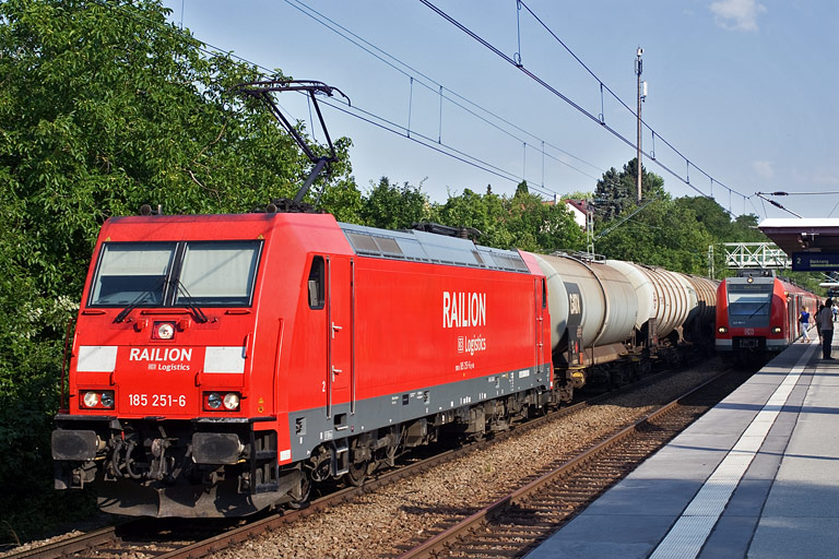 185 251 bei km 14,0 (Juli 2010)