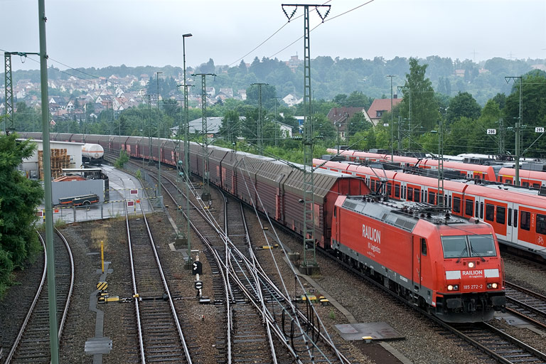 185 272 mit CFN 63324 bei km 16,0 (Juli 2010)