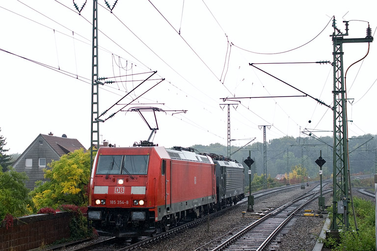 185 354 und ES 64 F4-082 bei km 16,8 (September 2010)