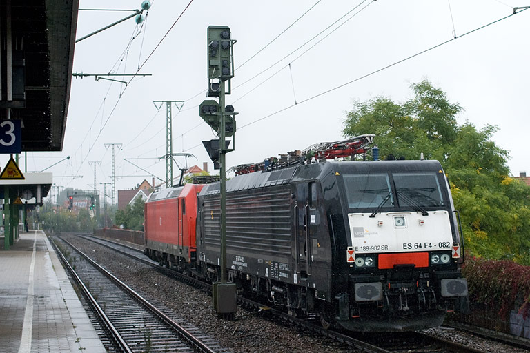 185 354 und ES 64 F4-082 bei km 16,8 (September 2010)