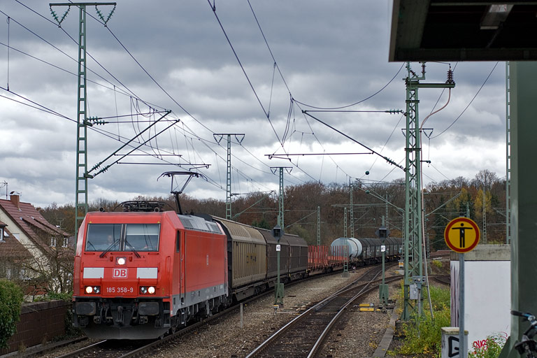 185 358 mit FE 44696 bei km 16,8 (November 2010)
