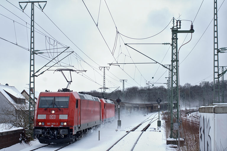 185 385 und 185 339 mit FE 44696 bei km 16,8 (M&auml;rz 2010)