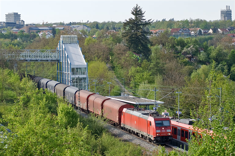 185 389 mit FZT 56173 bei km 14,2 (April 2010)