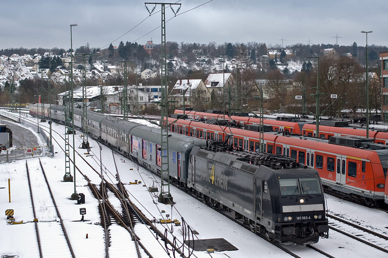 185 563 mit DPE 10068 bei km 16,0 (Dezember 2010)