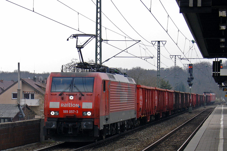 189 057 mit FZ 56164 bei km 16,8 (April 2010)