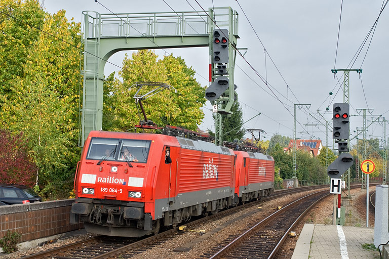 189 064 und 189 056 bei km 16,6 (Oktober 2010)