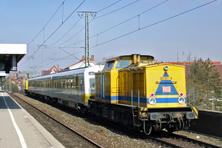 203 311 mit NbZ 92446 bei km 16,8 (M&auml;rz 2010)