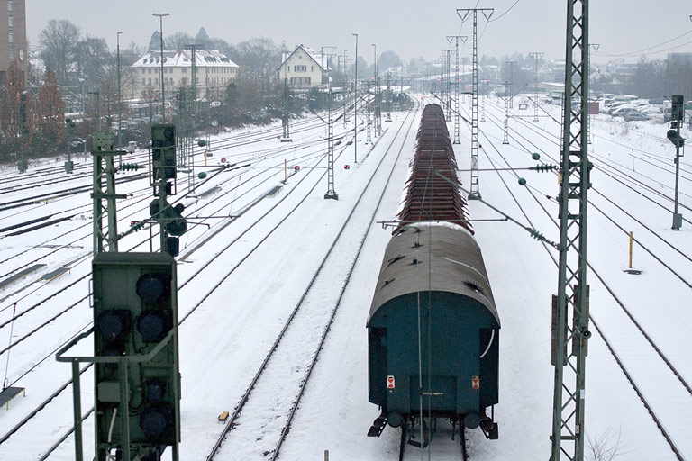 212 084 mit DbZ 93600 bei km 15,8 (Dezember 2010)