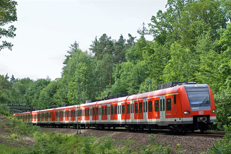423 013 als S1 bei km 11,8 (Juni 2010)