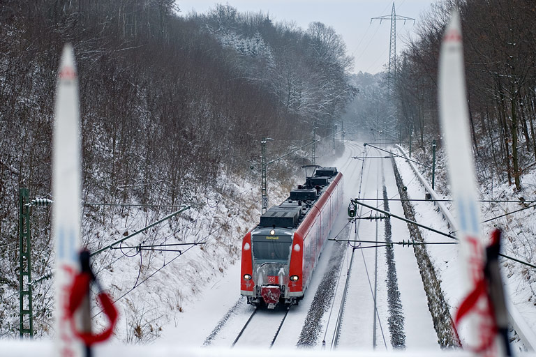 Baureihe 425 als RE 19639 bei km 19,0 (Januar 2010)