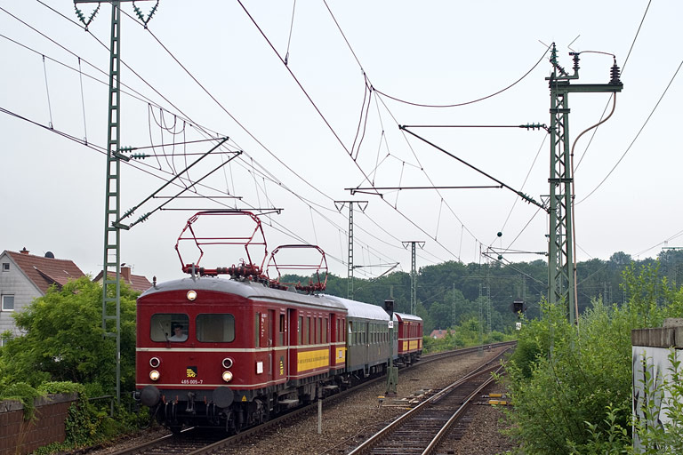 465 005/865 611 als RE 19017 bei km 16,8 (Juli 2010)