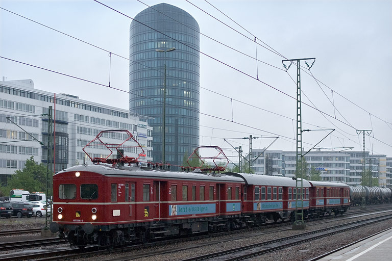 465 006/865 606 bei km 15,6 (Mai 2010)