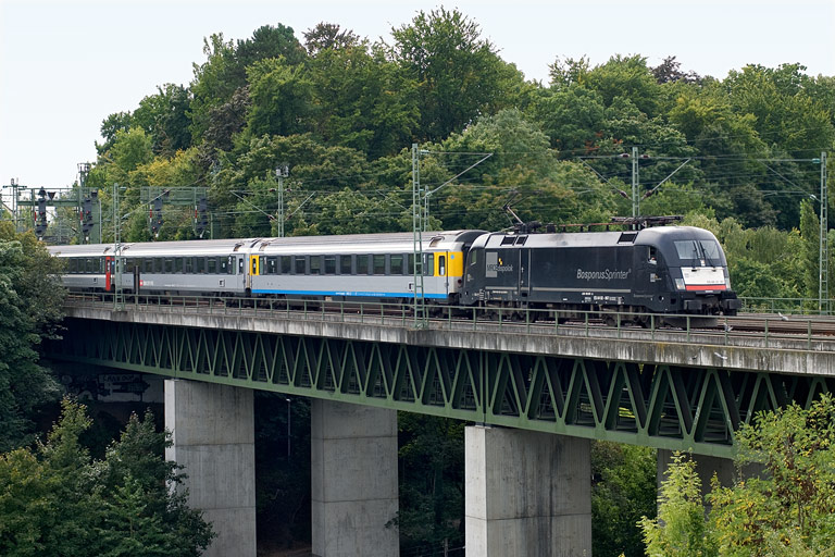 ES 64 U2-067 mit IC 280 bei km 14,6 (September 2010)