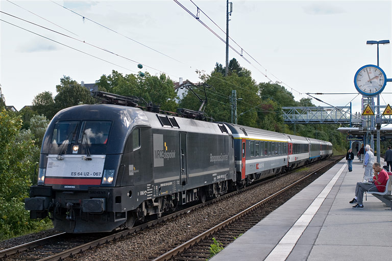 ES 64 U2-067 mit IC 280 bei km 14,2 (September 2010)