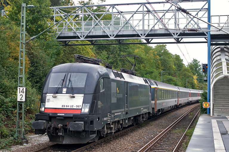 ES 64 U2-067 mit IC 280 bei km 14,2 (September 2010)