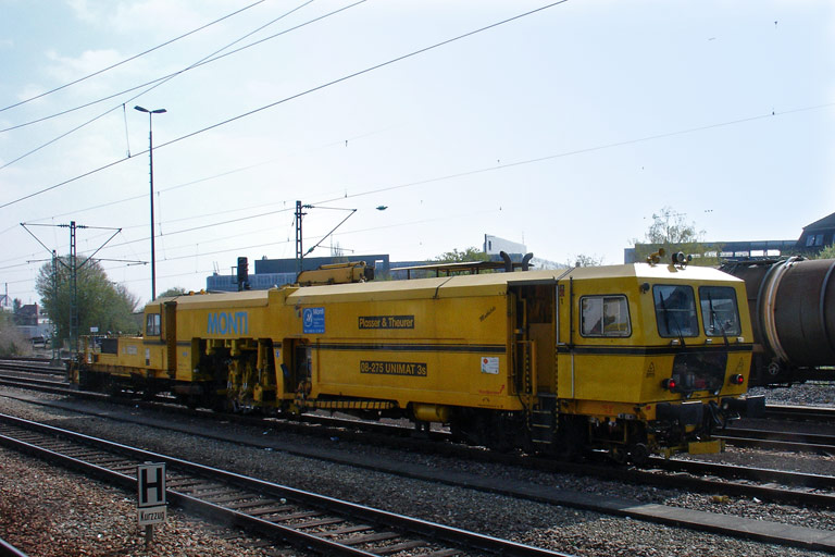 Gleisbaumaschine bei km 15,8 (April 2010)