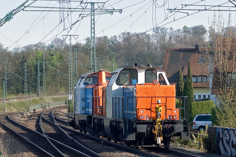NbE 212 311 und 212 121 bei km 17,0 (April 2010)