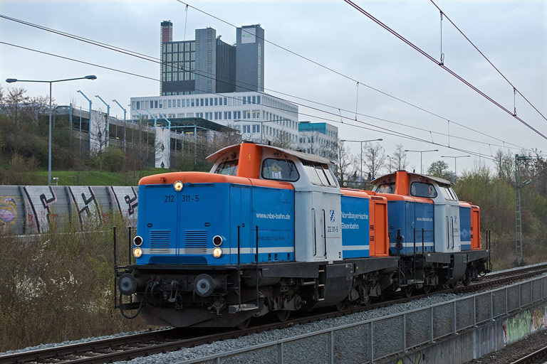 NbE 212 311 und 212 256 bei km 14,2 (April 2010)
