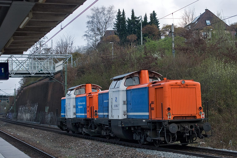 NbE 212 311 und 212 256 bei km 14,2 (April 2010)