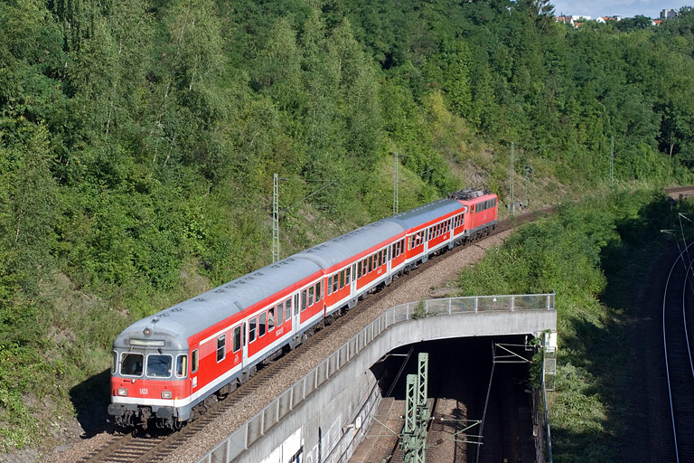 110 483 mit RE 76580 bei km 13,8 (August 2010)