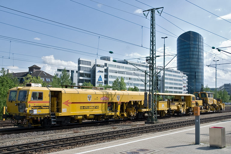 08-475 Unimat 4S bei km 15,6 (Mai 2010)