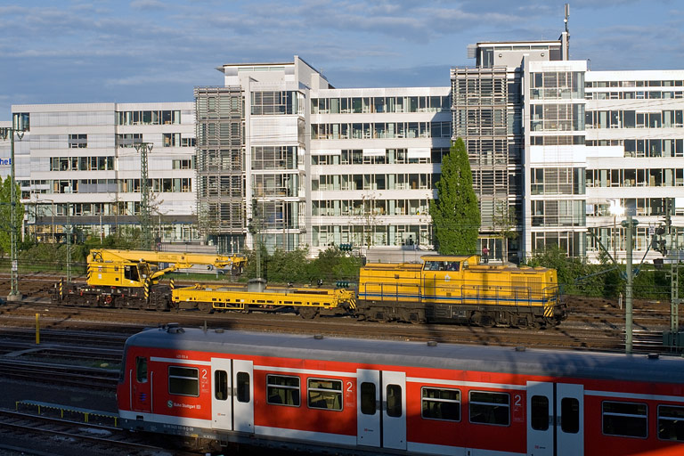 LW 203.002 (ex-DR 202 335) bei km 15,8 (Mai 2010)