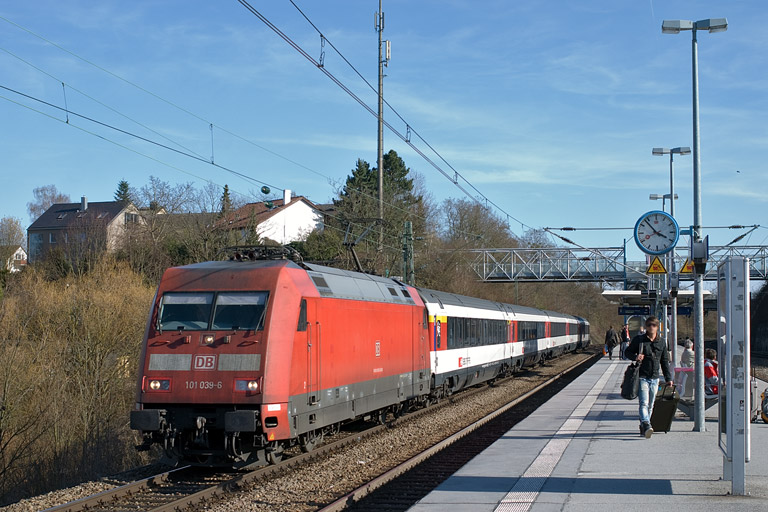 101 039 mit IC 186 bei km 14,2 (M&auml;rz 2011)